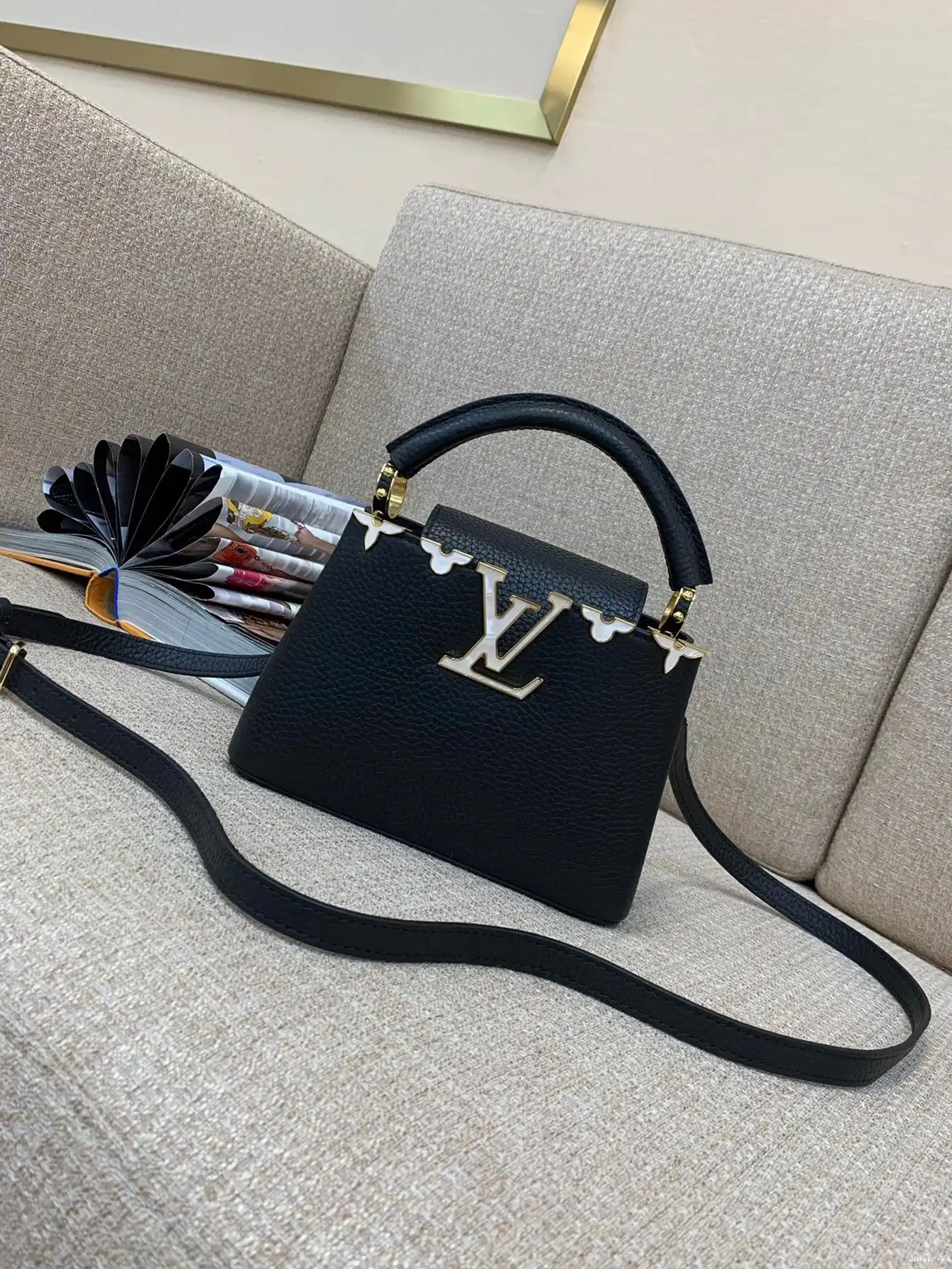 WIS CAPUCINES MINI LOUIS VUITTON 0619
